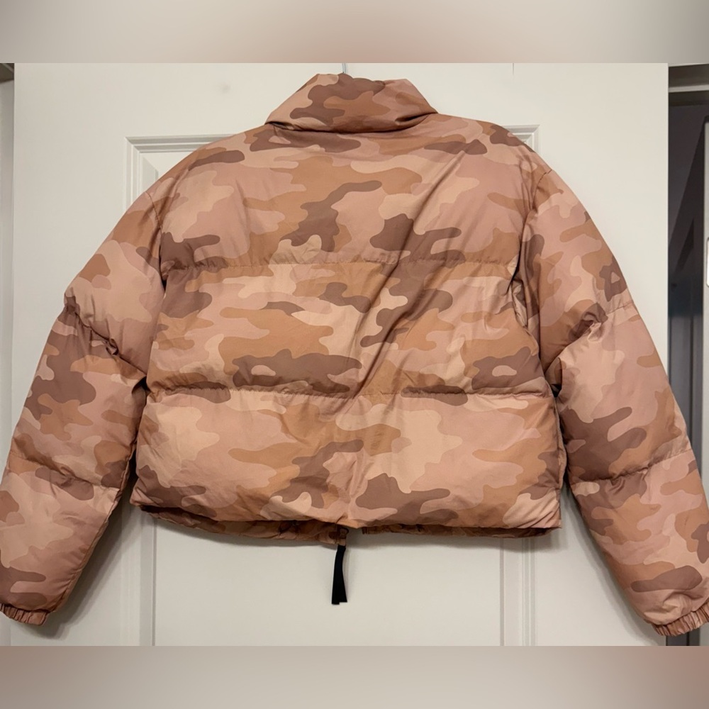 Fabletics Cloudshell Cropped Puffer Jacket XXS Beige Camo - Picture 11 of 15